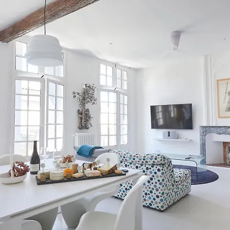 Apartment Beautiful Art Lovers